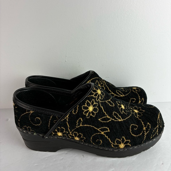 Dansko Black Floral Embroidered Tapestry Clogs, Sz 38 - Picture 5 of 9